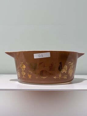 Pyrex Early American 475 Vintage Brown Glass Gold-Trim Casserole